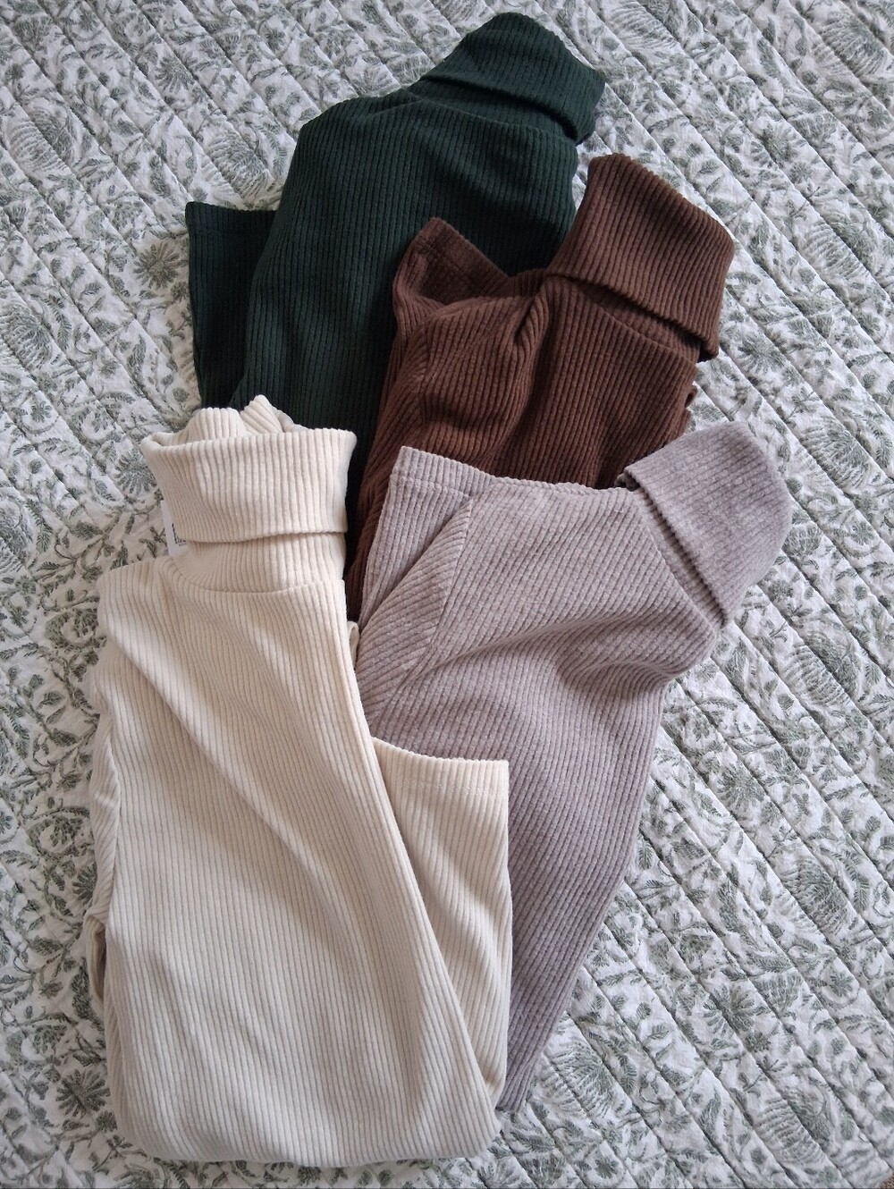 Old Navy Set Of 4 Long Sleeve Turtlenecks Cotton & Poly Mix